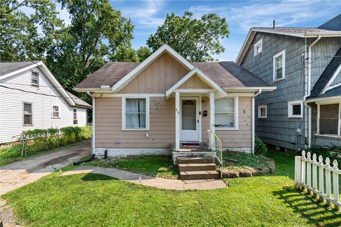 810 18th Street - Photo 1