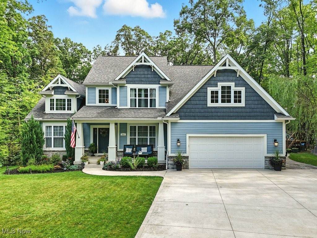 211 Woodridge Circle - Photo 1