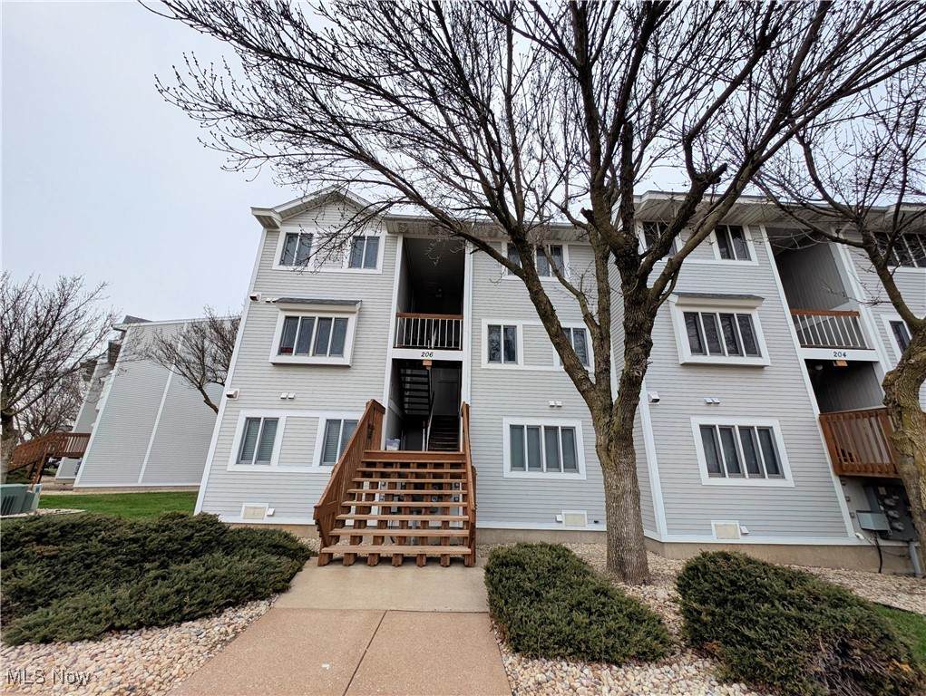 206 Lakeshore Drive - Photo 1