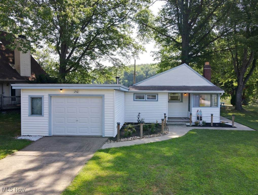 210 Hawthorne Drive - Photo 1