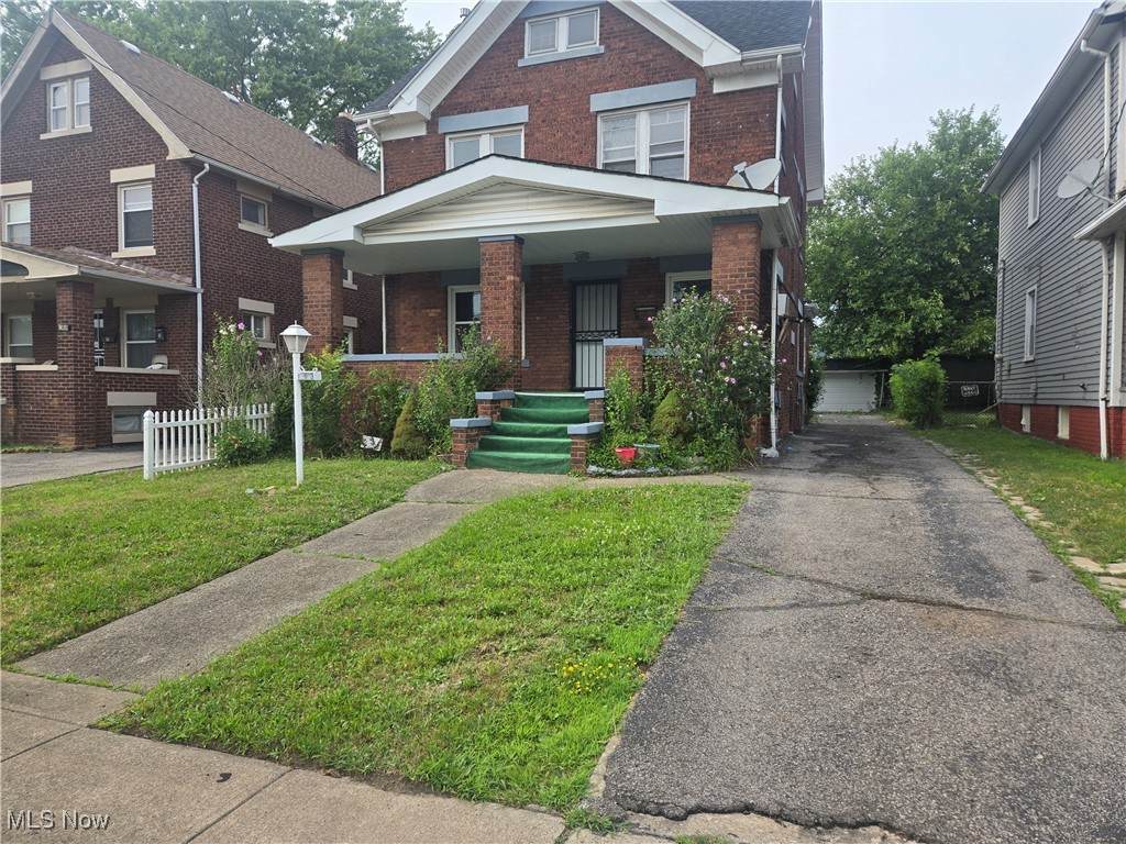 13613 Bartlett Avenue - Photo 1