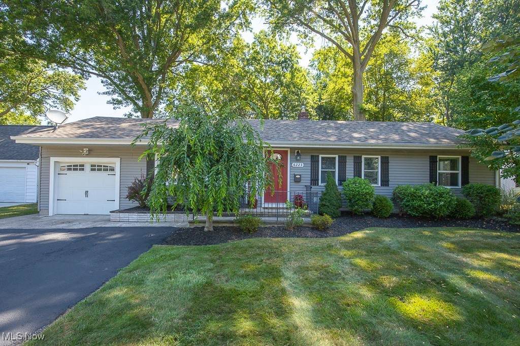 8223 Eastmoor Road - Photo 1
