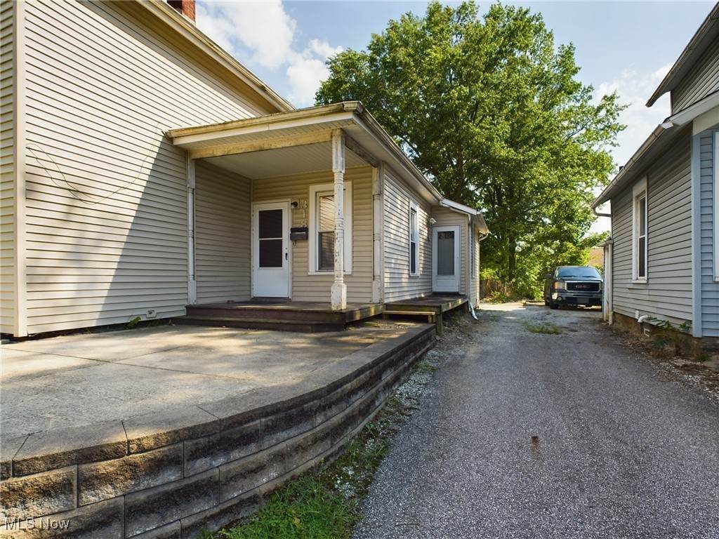 318 Sterling Court - Photo 1
