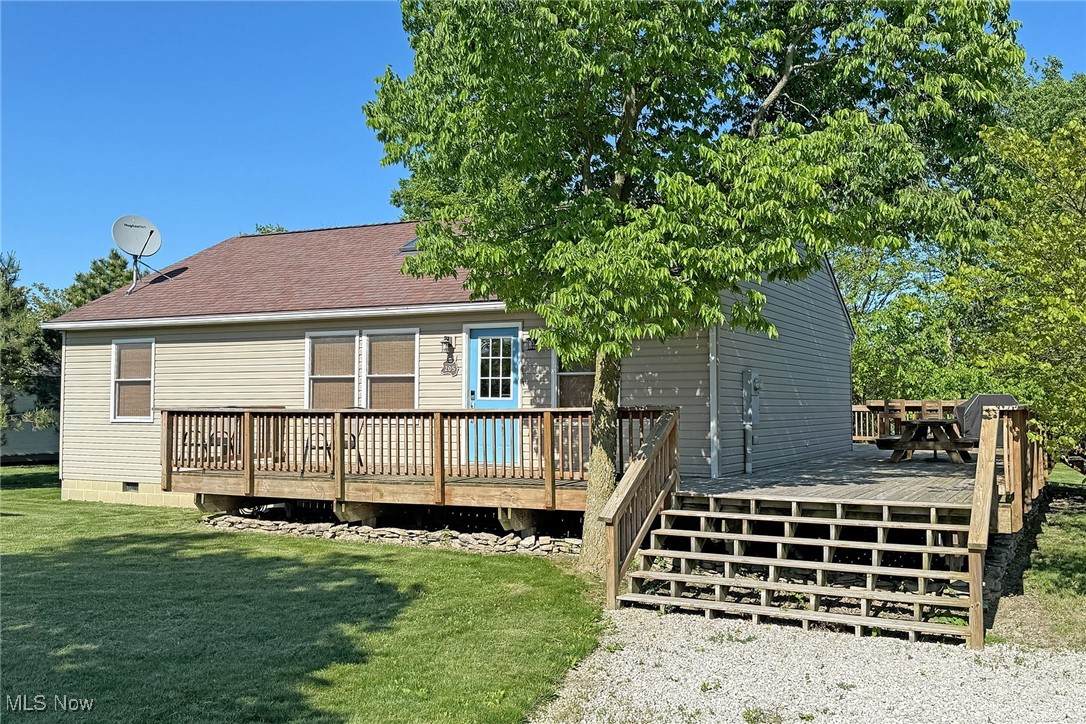205 Lower Cliff Drive - Photo 1