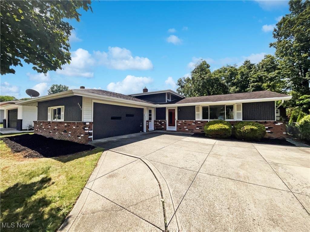 5300 Sherwood Drive - Photo 1