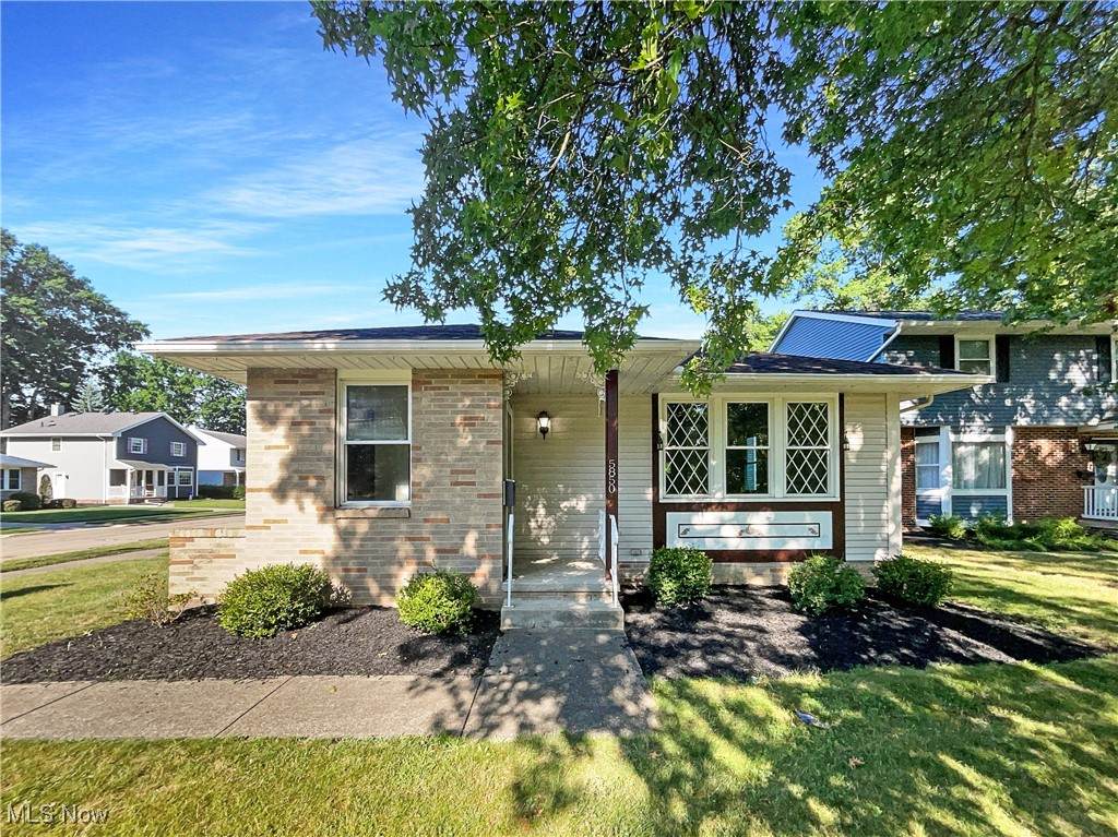 5850 Park Boulevard - Photo 1