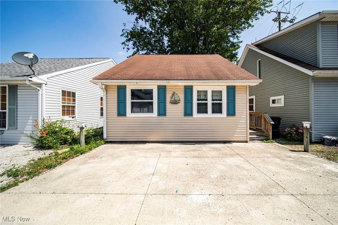 35 Billow Beach - Photo 1