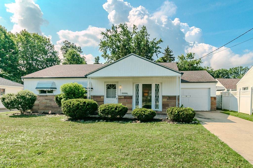 38272 Laura Drive - Photo 1