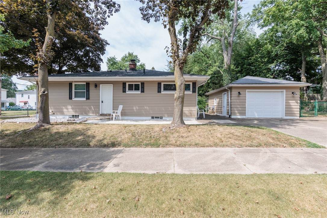 399 Larkin Avenue - Photo 1