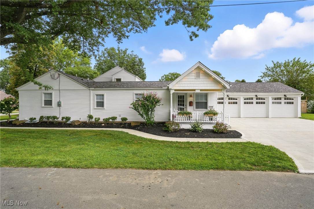 2001 Brownlee Avenue - Photo 1