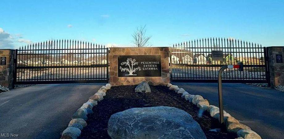 2621 Peachtree Lane - Photo 1