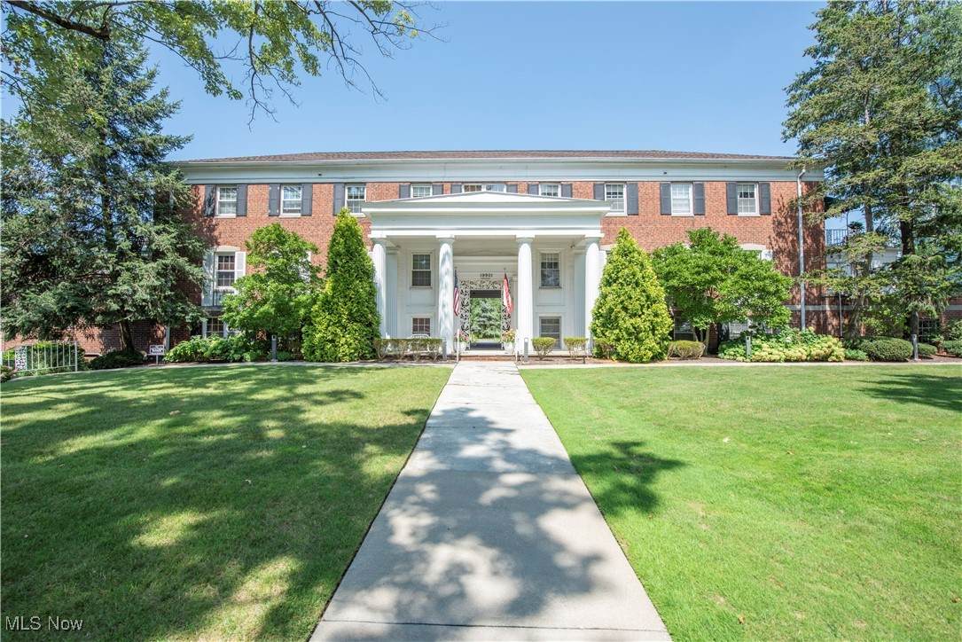 19901 Van Aken Boulevard - Photo 1