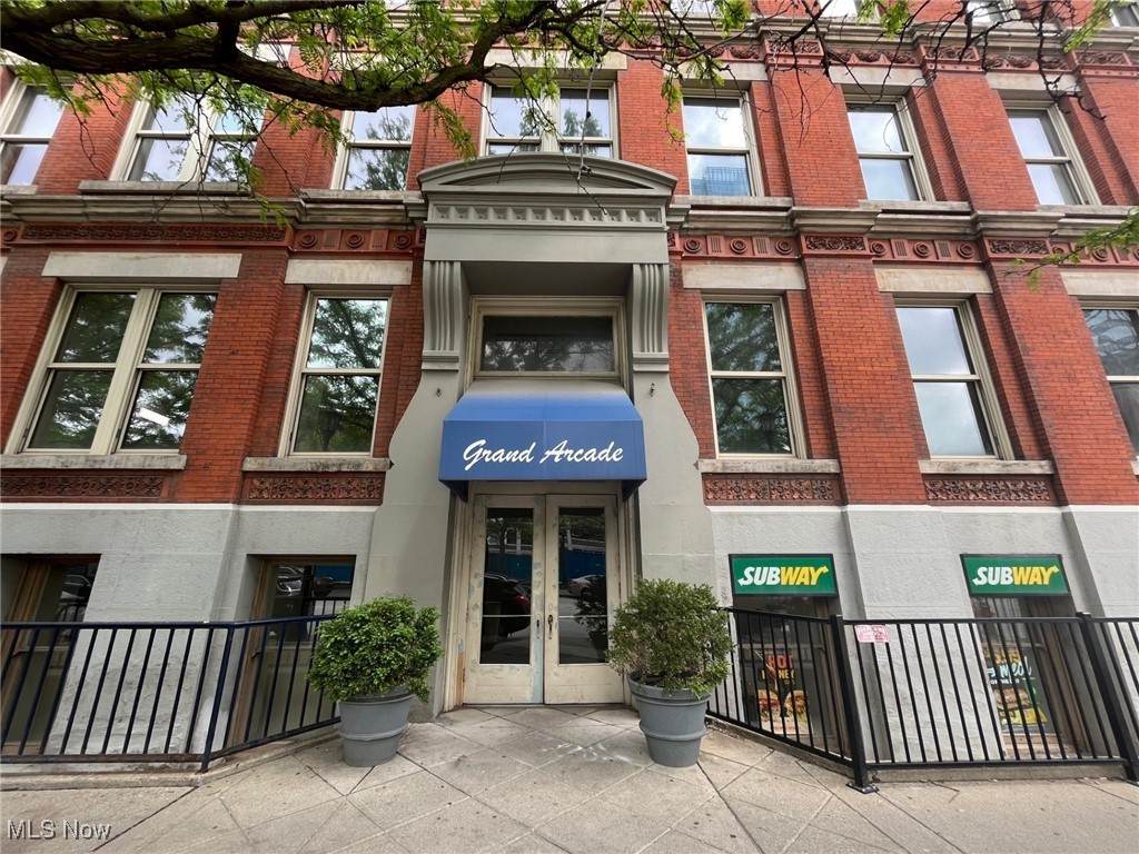 408 Saint Clair Avenue - Photo 1