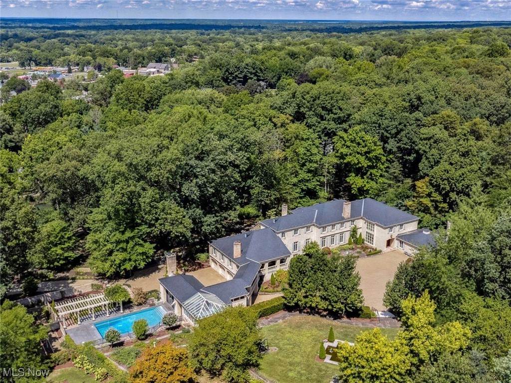 400 Hunters Hollow Drive - Photo 1