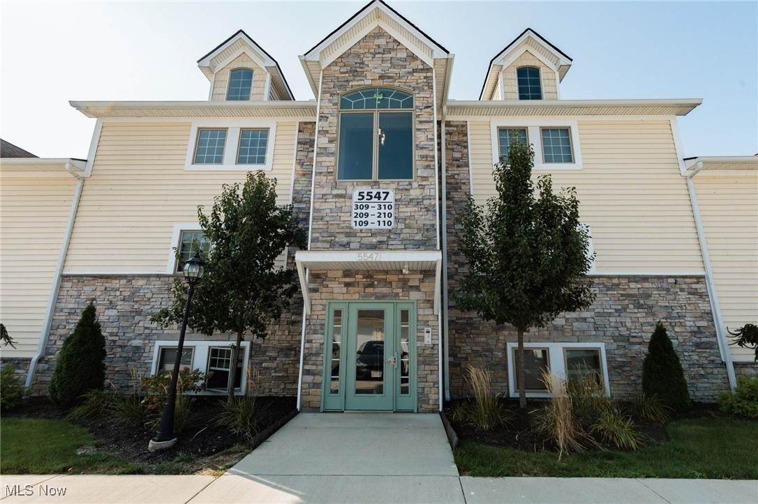 5547 Beavercrest Drive - Photo 1