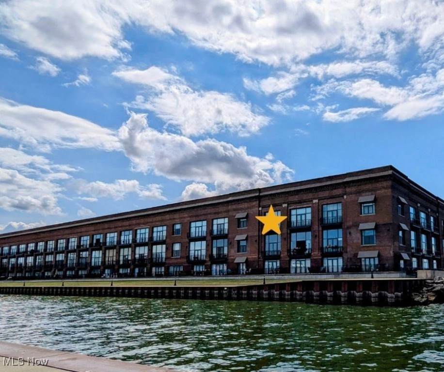 401 Shoreline Drive - Photo 1