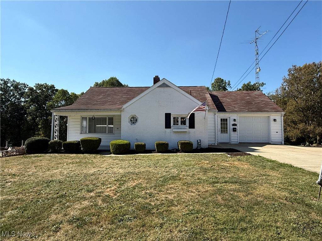 737 Sunset Dr - Photo 1