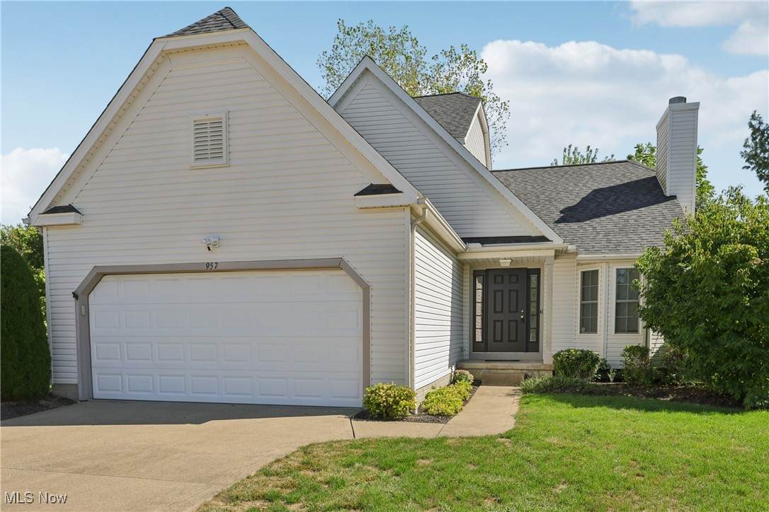 957 Devonwood Drive - Photo 1