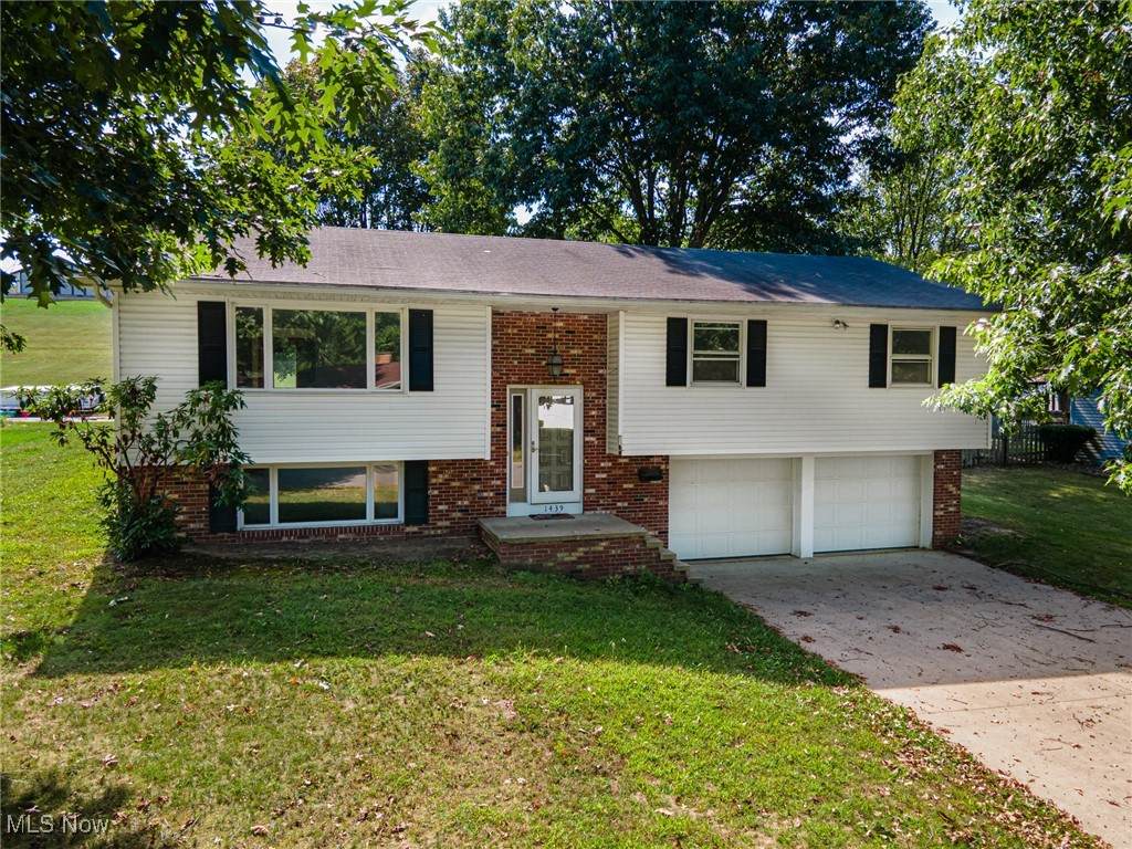 1439 Tomahawk Lane - Photo 1