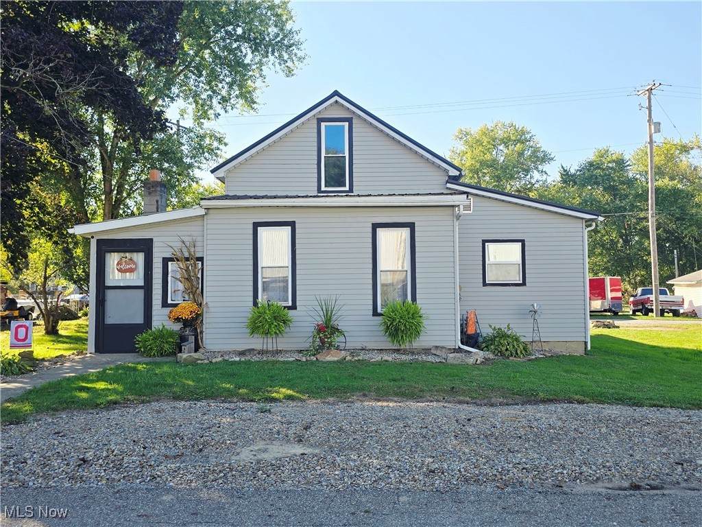 989 Railroad Street - Photo 1