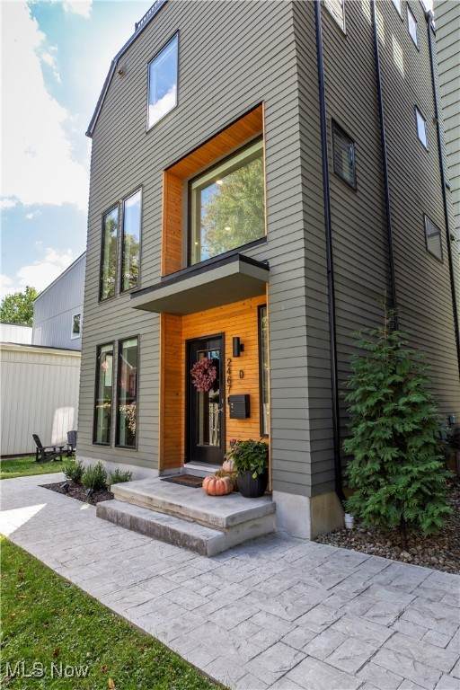 2467 Tremont Avenue - Photo 1