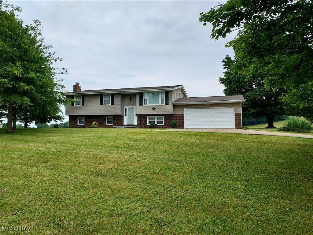 1990 Belfort Avenue - Photo 1