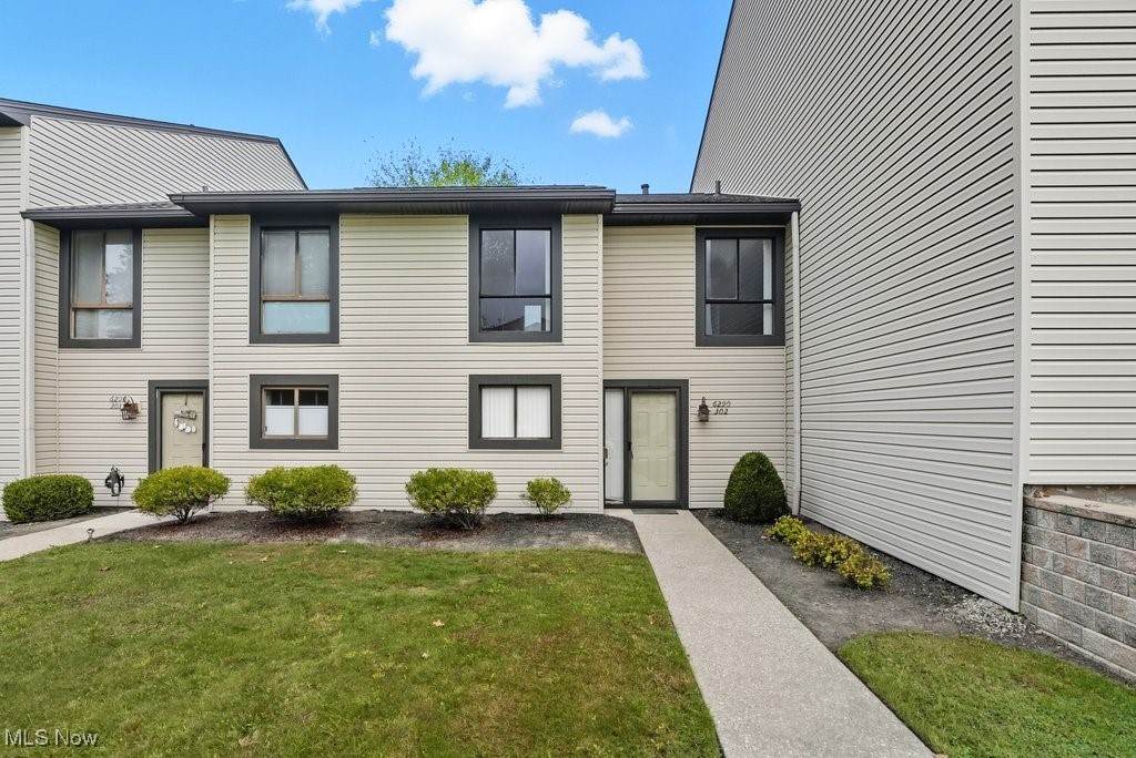 6290 Greenwood - Photo 1