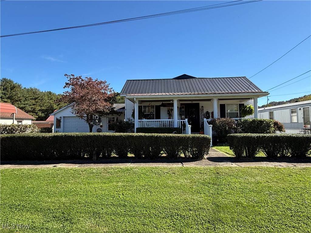 136 Webster Avenue - Photo 1