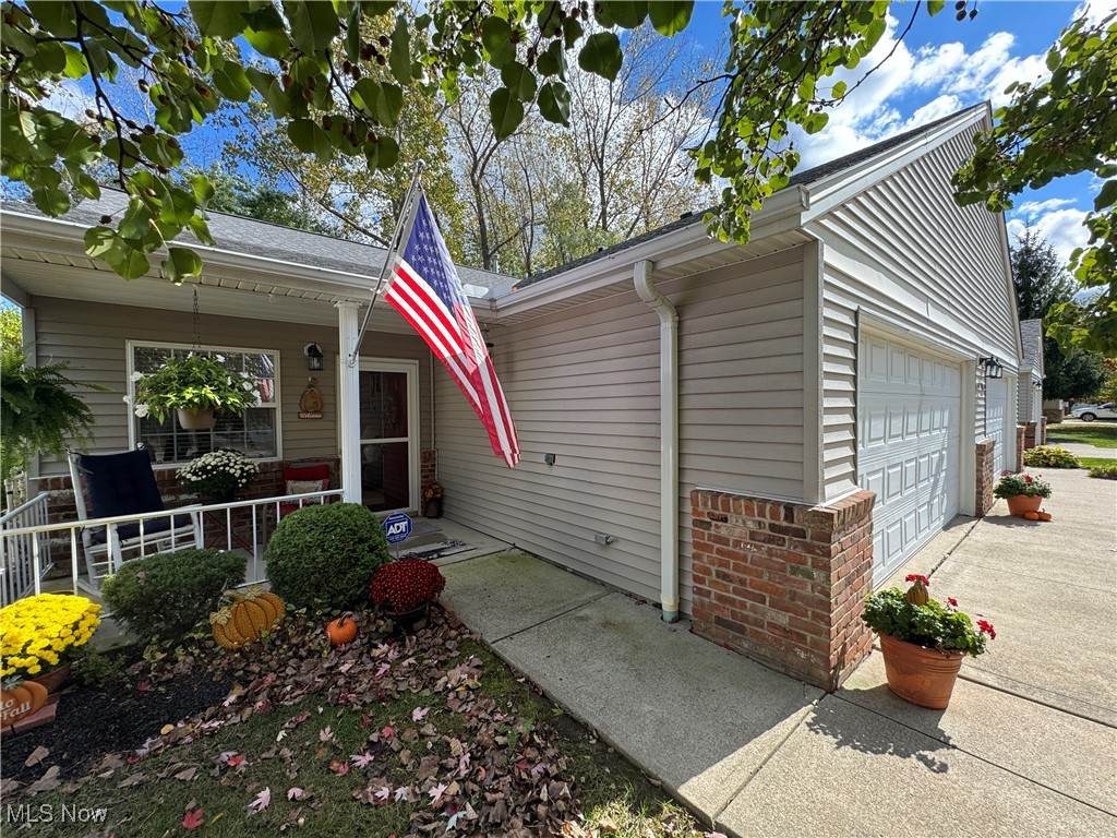 808 North Creek Drive - Photo 1