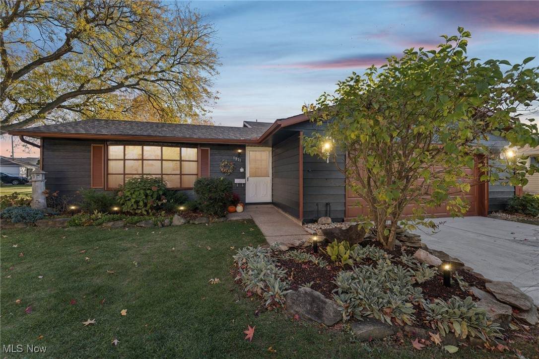 1911 30th Street - Photo 1