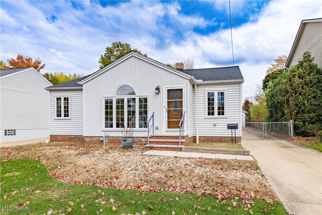 1201 Summit Drive - Photo 1