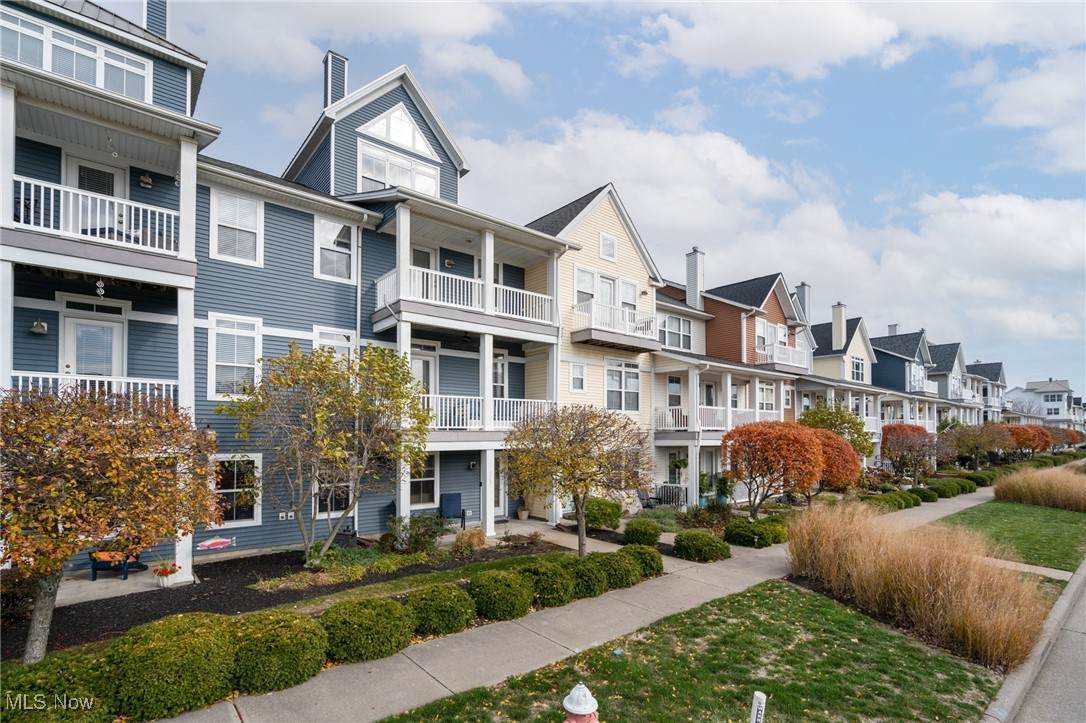 323 California Avenue - Photo 1