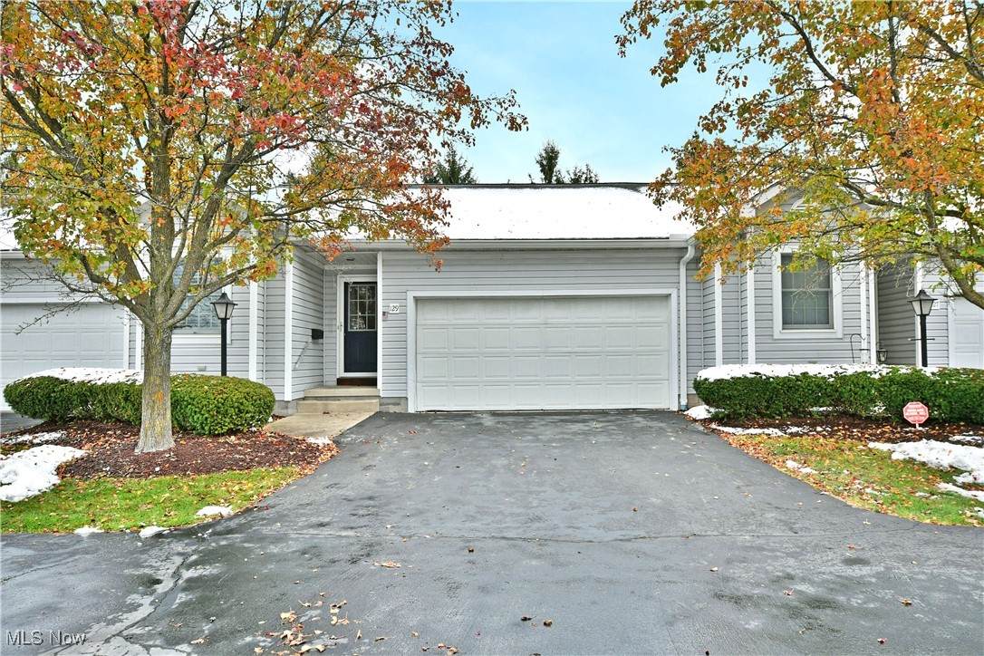 129 Greenfield Oval - Photo 1