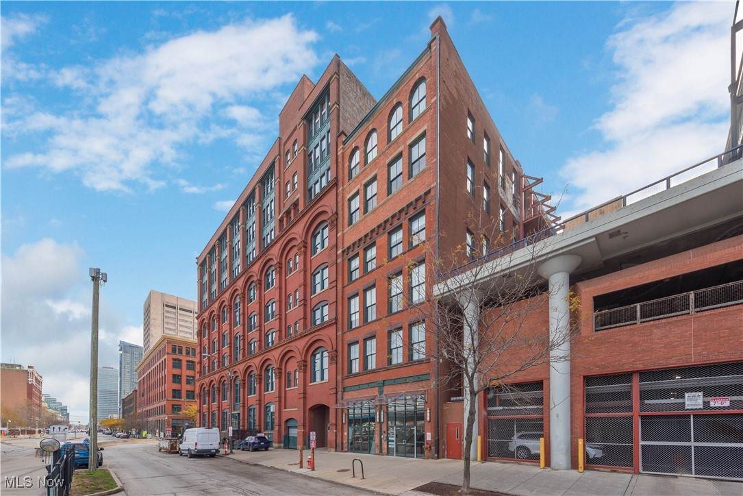 635 Lakeside Avenue - Photo 1