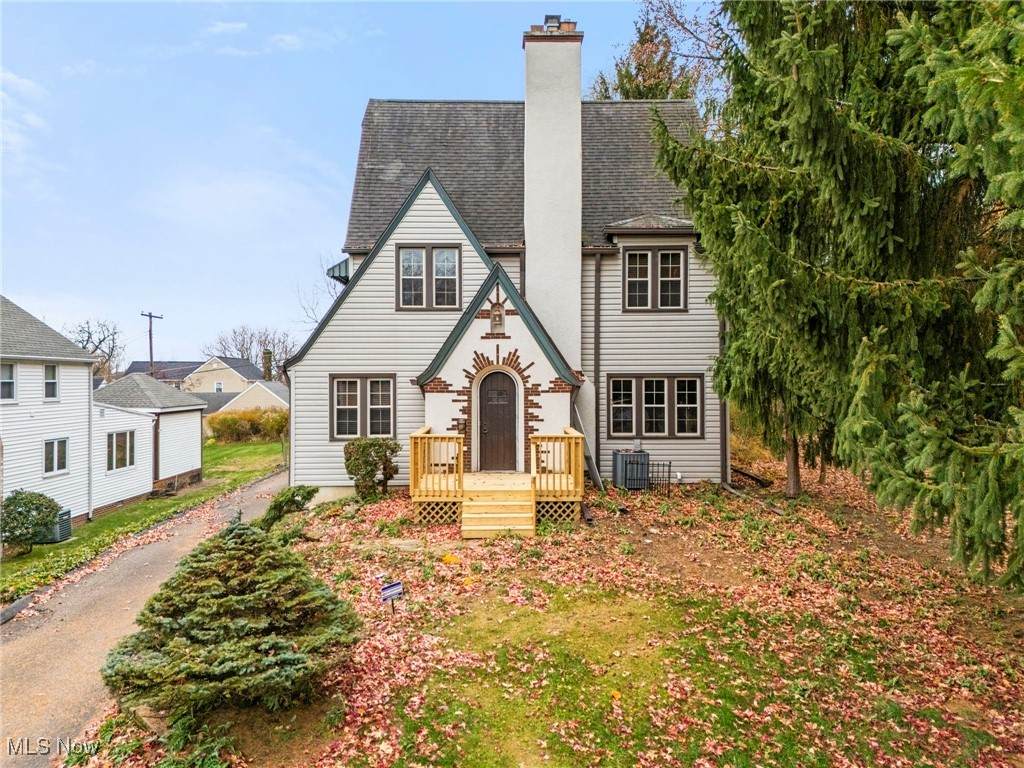 140 32nd Street - Photo 1