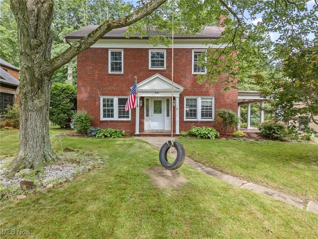 241 College Street - Photo 1