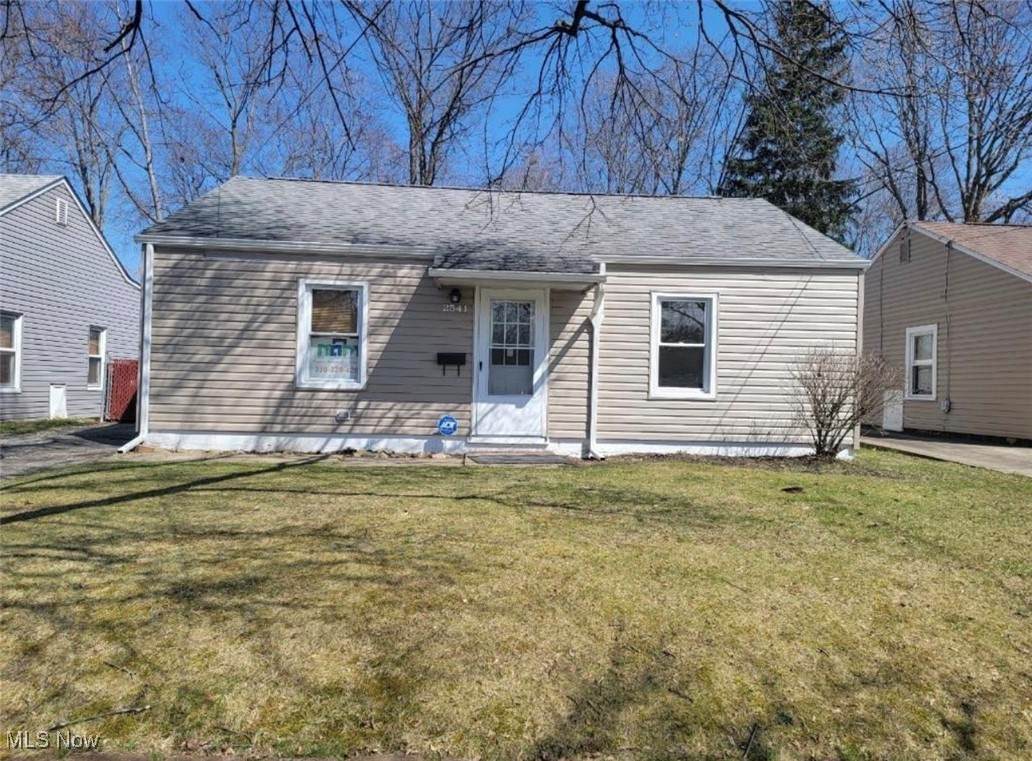 2541 Edgebrook Avenue - Photo 1