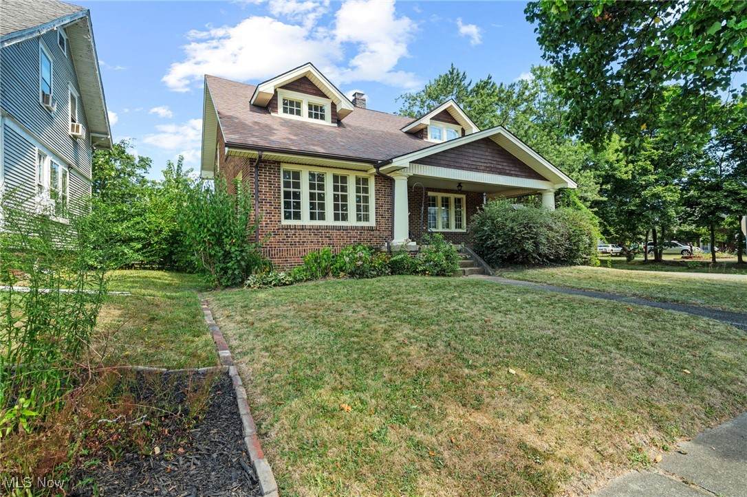 390 College Street - Photo 1