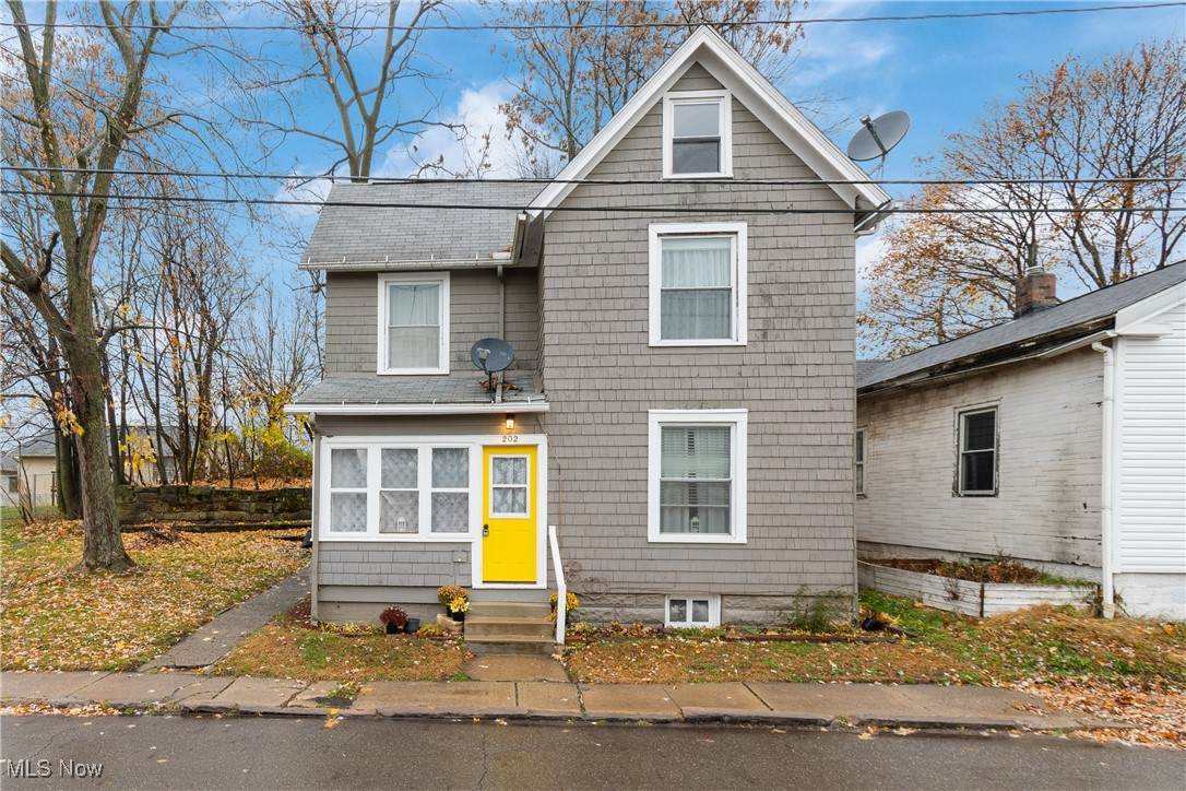 202 Rose Avenue - Photo 1