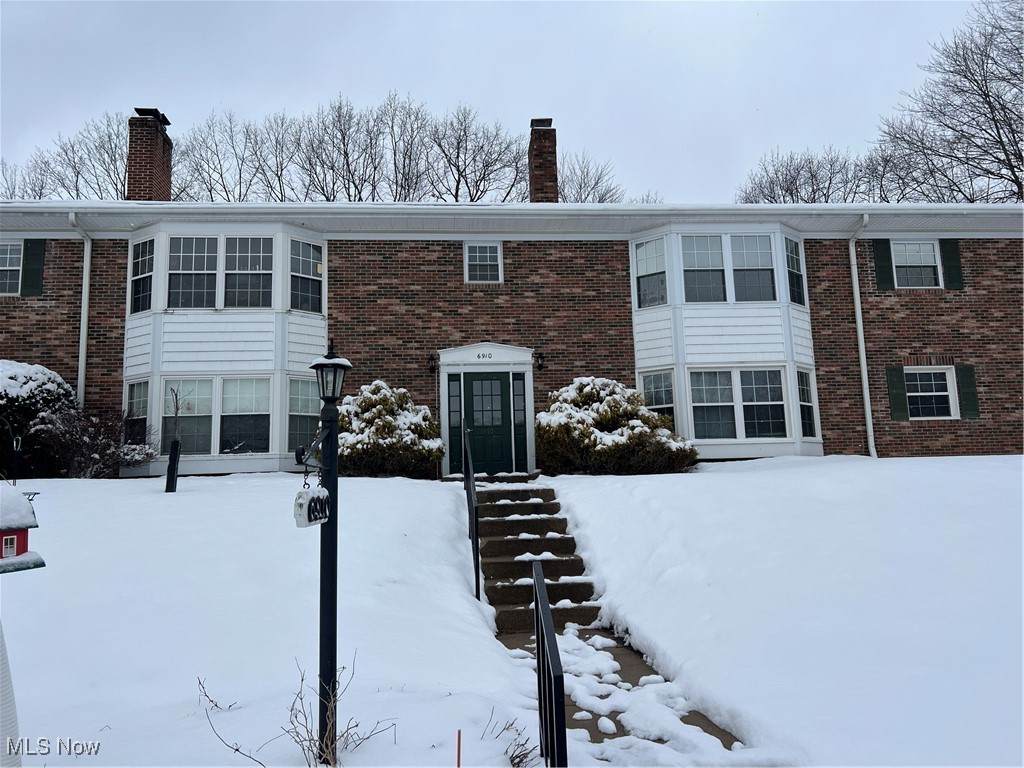 6910 Carriage Hill Drive - Photo 1