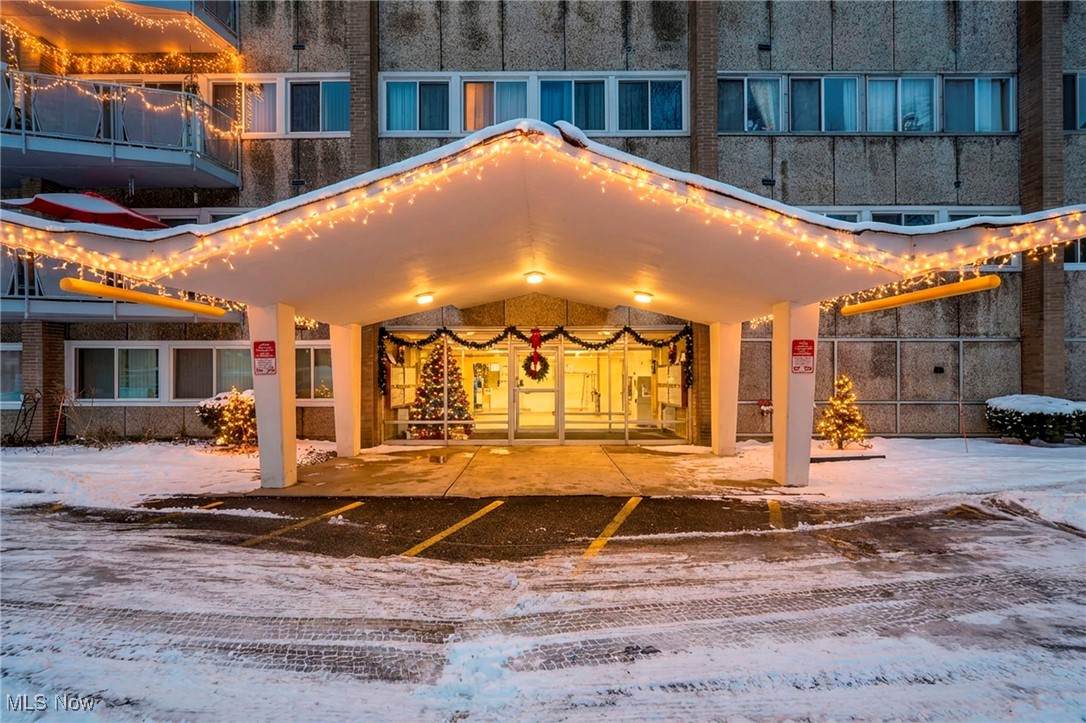 6640 Pearl Road - Photo 1