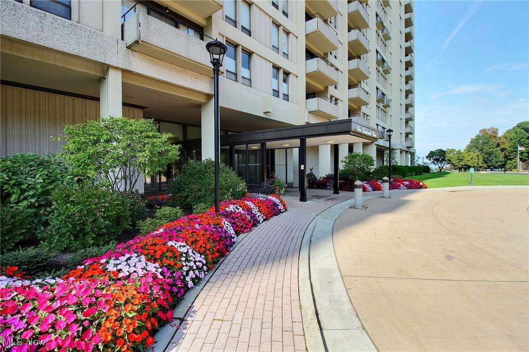 1 Bratenahl Place - Photo 1