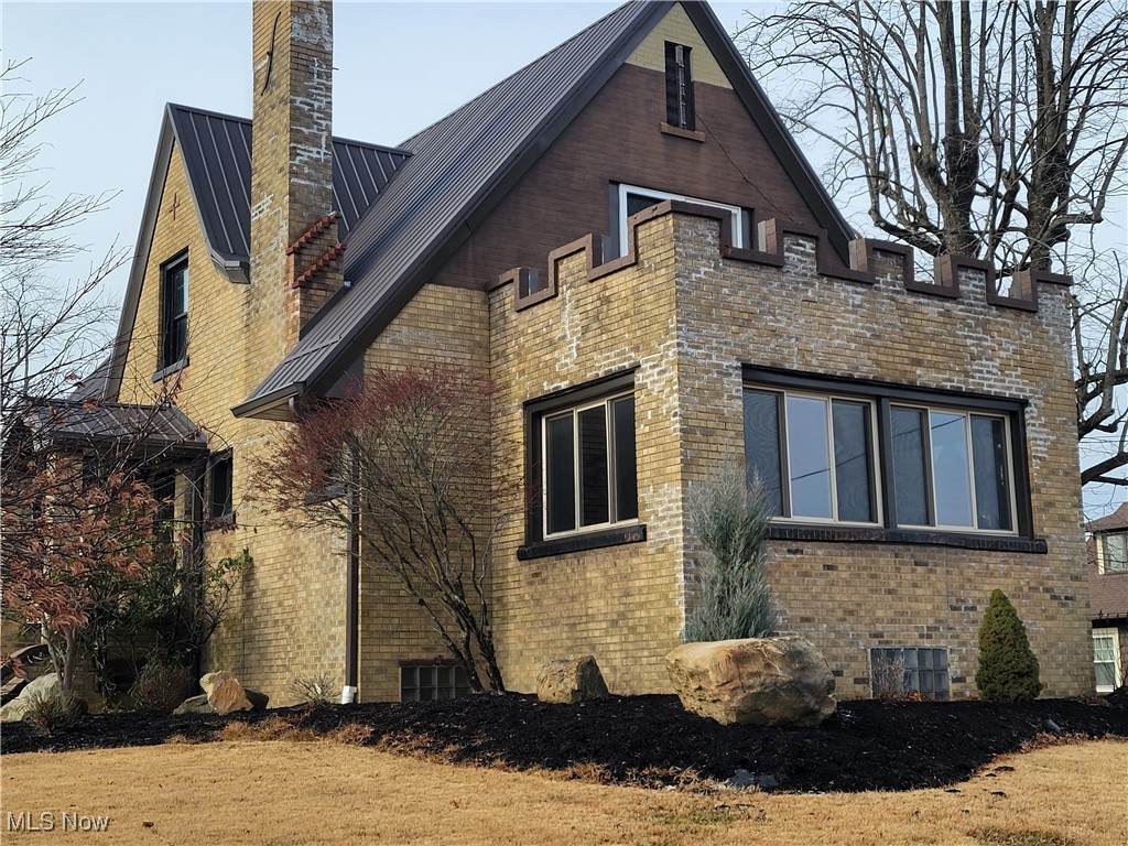 593 Dewey Avenue - Photo 1