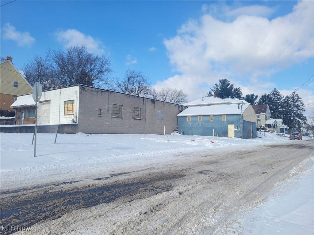 1730 Mahoning Avenue - Photo 1