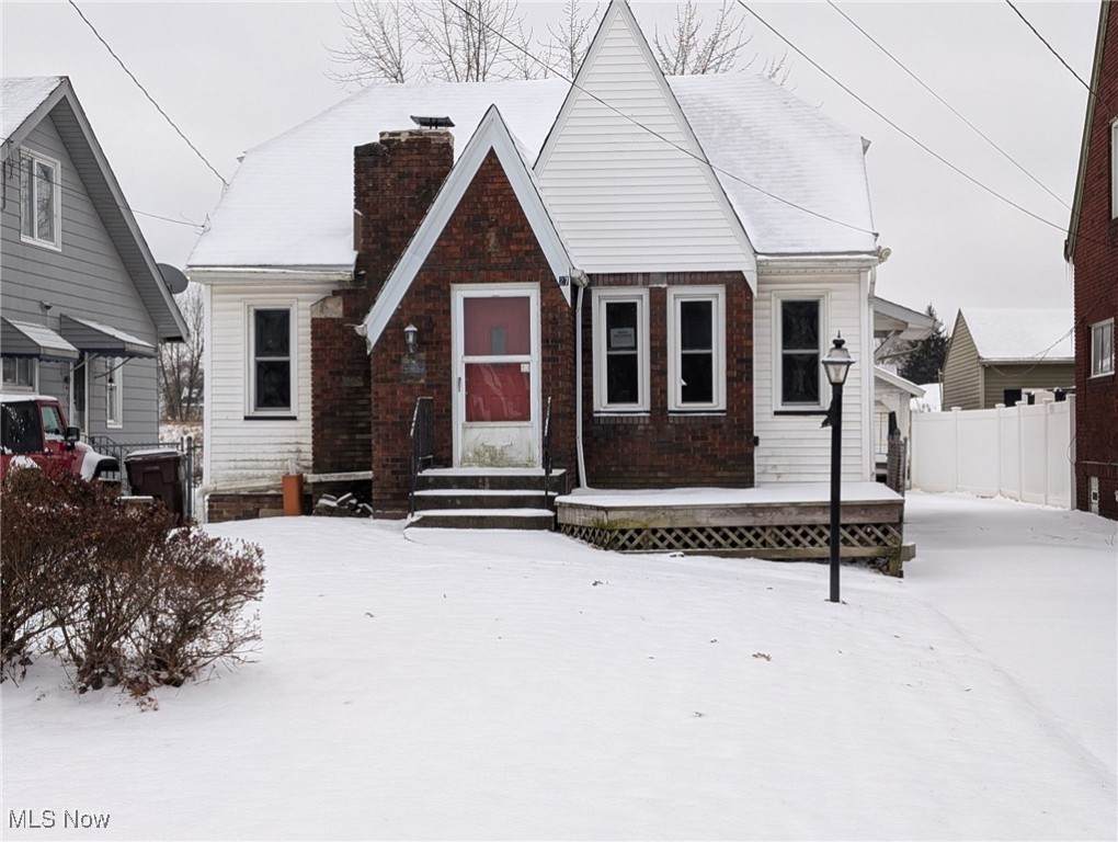27 Erskine Avenue - Photo 1