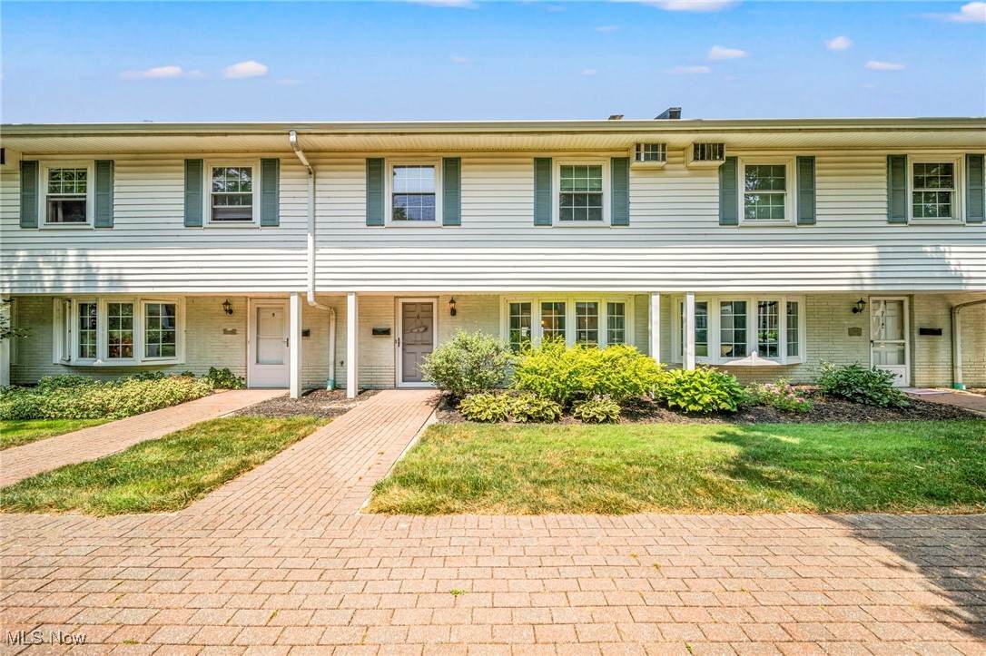 15 Meadowlawn Drive - Photo 1