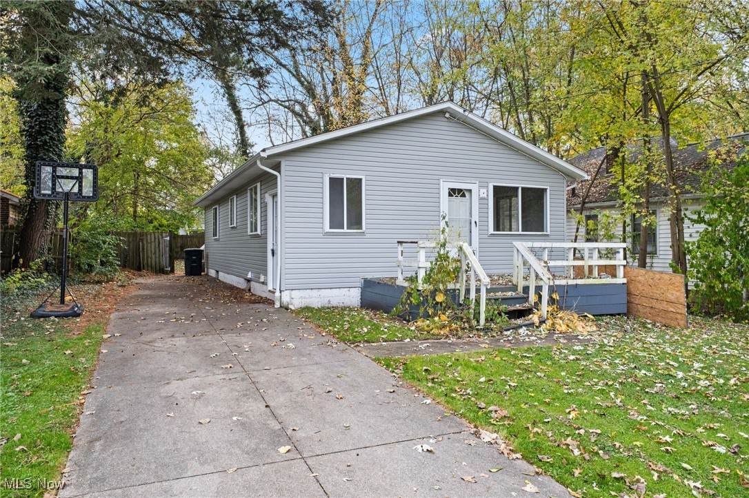 1562 Marlowe Avenue - Photo 1