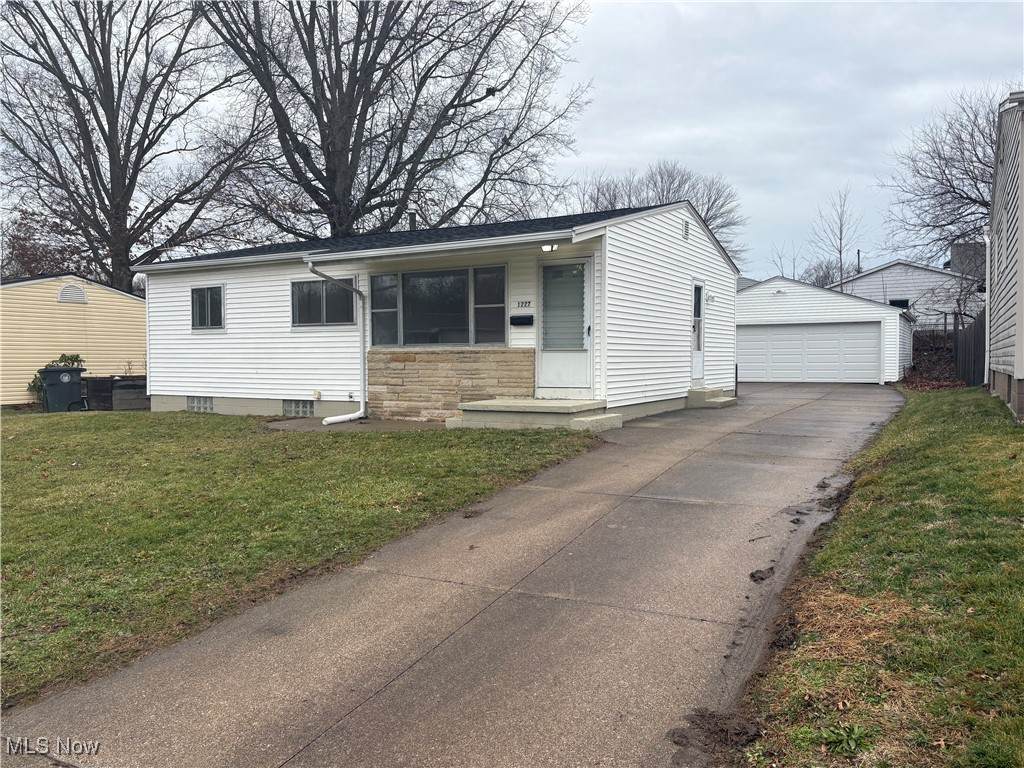 1227 Flanders Avenue - Photo 1