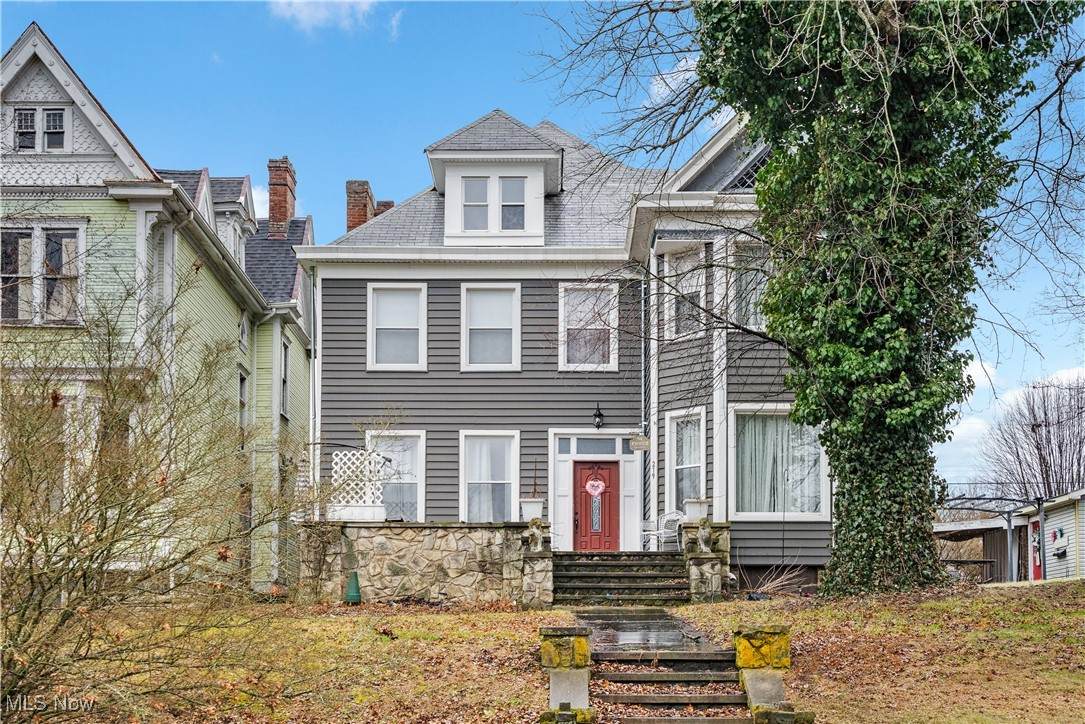 219 Pennsylvania Avenue - Photo 1