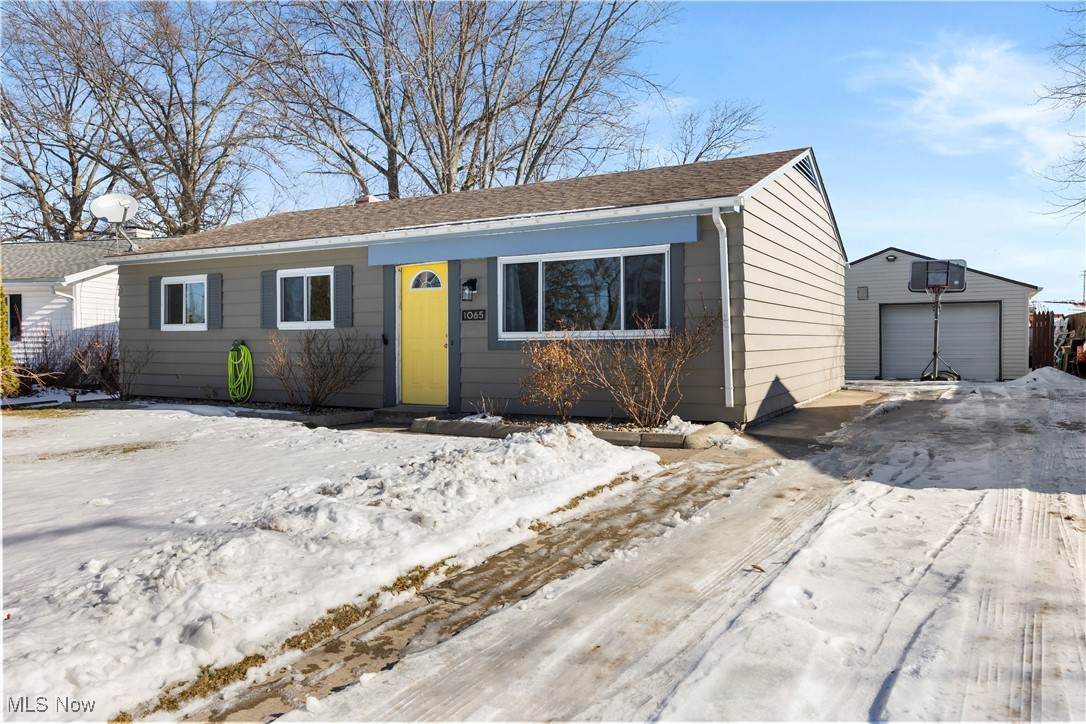 1065 Inland Drive - Photo 1